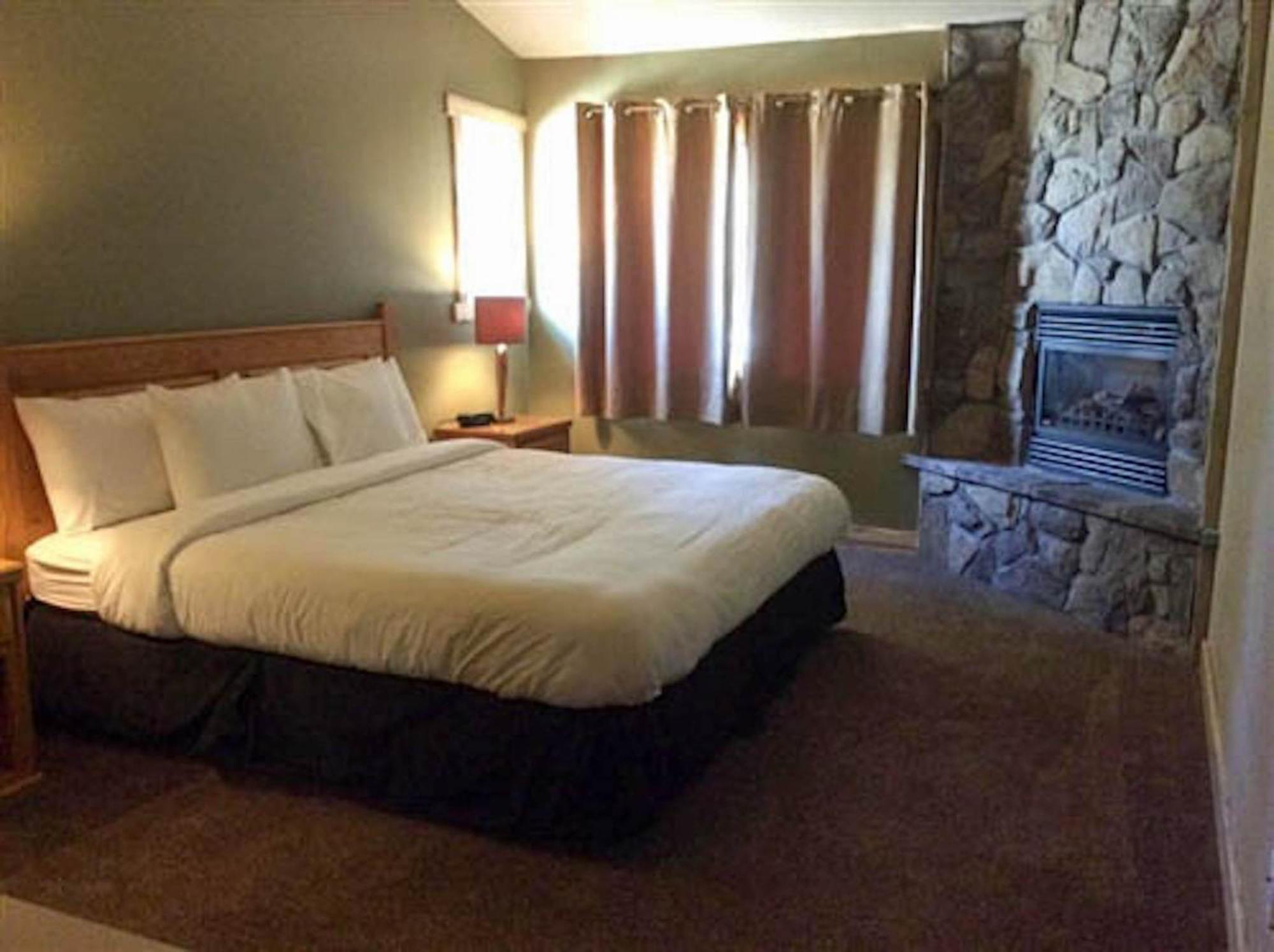 Arrowhead Mountain Lodge Cimarron Room photo