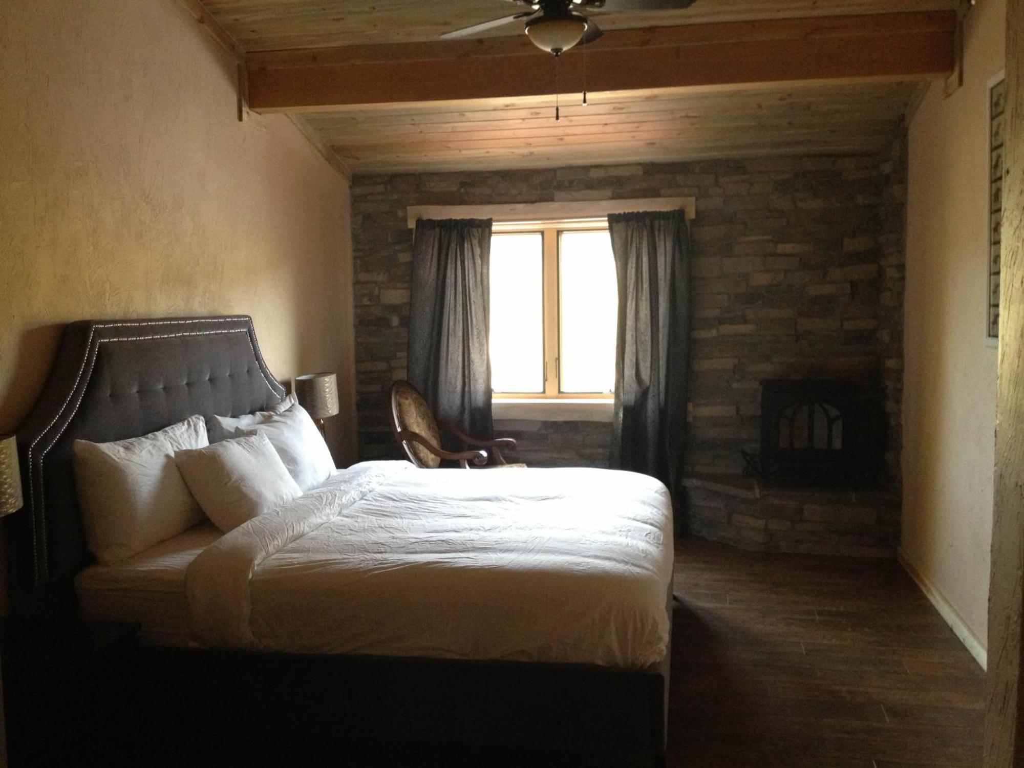 Arrowhead Mountain Lodge Cimarron Room photo